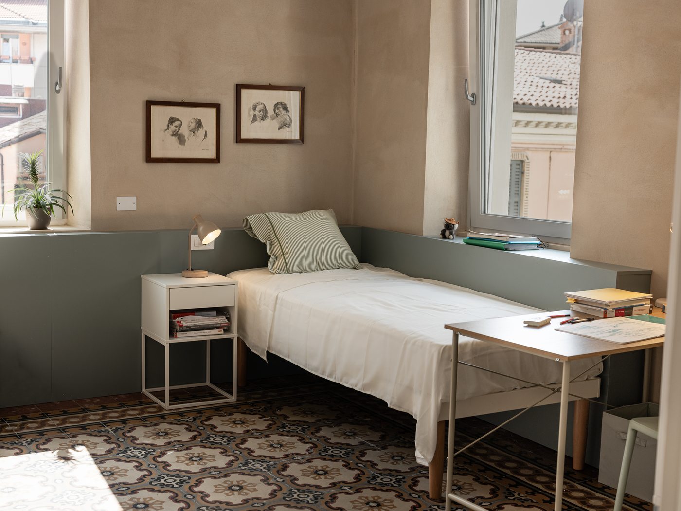 Double room two beds student accommodation Verona